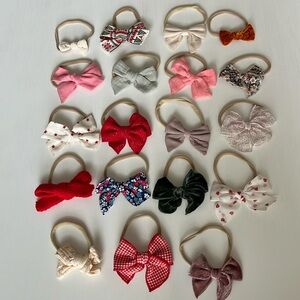 Little Poppy Co (lot of 20 bows)